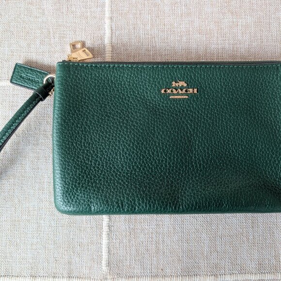 Coach Handbags - Coach Kelly Green Pebbled Leather Wristlet